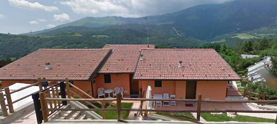 Casa Vacanze Rosalba Ferrara di Monte Baldo Eksteriør bilde