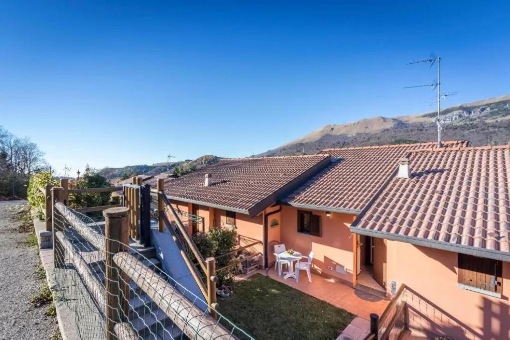 Casa Vacanze Rosalba Ferrara di Monte Baldo Eksteriør bilde