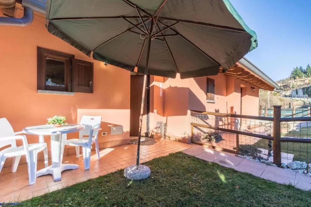 Casa Vacanze Rosalba Ferrara di Monte Baldo Eksteriør bilde